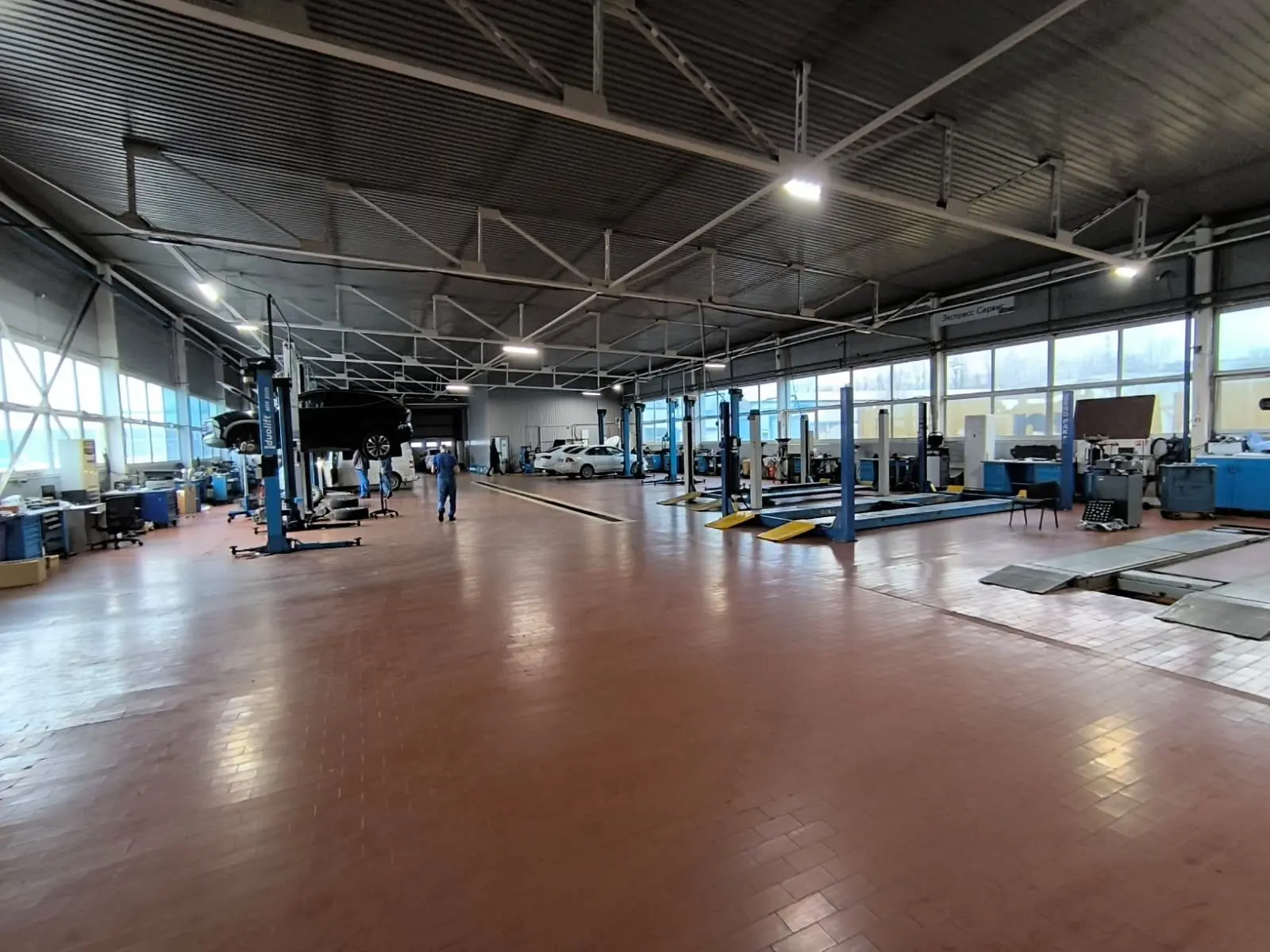 Панорама цеха автосервиса РОСТОВМОТОР